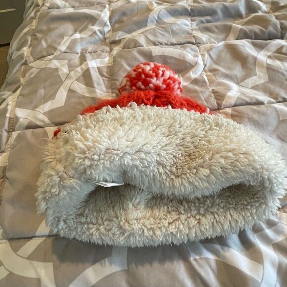 Marmot fleece lined beanie with pompom - Picture 2 of 6